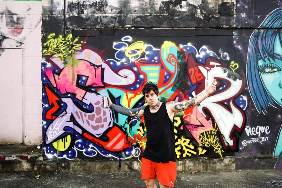 Riverón with open arms in front of his finished Undergraff wall